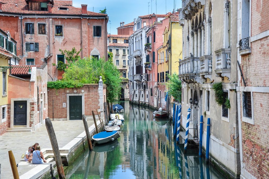 Travelling the streets of Venice and the canals is one of the best things to do in Italy. 