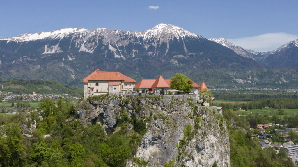 The castle is located on a cliff precipice.