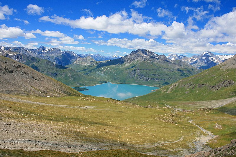 Lac du Mont Cenis is one of the most beautiful lakes in France. 