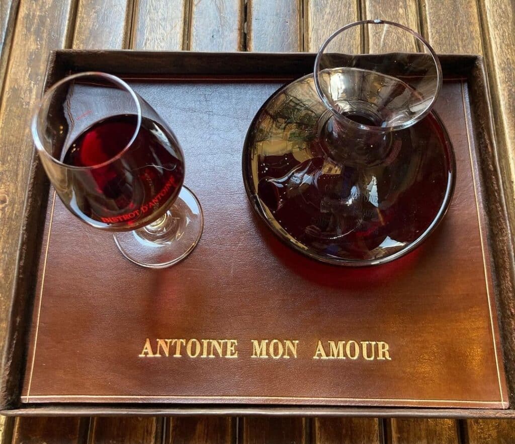 Bistrot d'Antoine is a highly-rated spot.