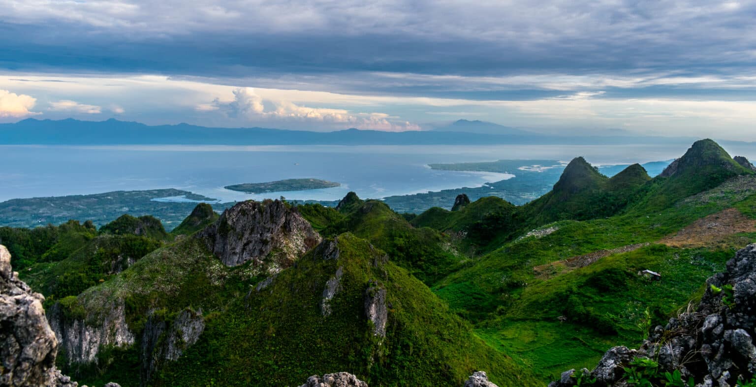 Top 10 BEAUTIFUL mountains in the PHILIPPINES for hikers