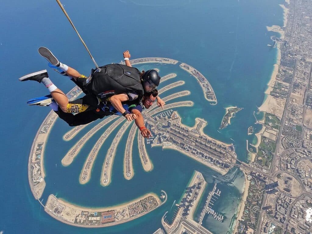 How dangerous is skydiving? There are great regulations in Dubai.