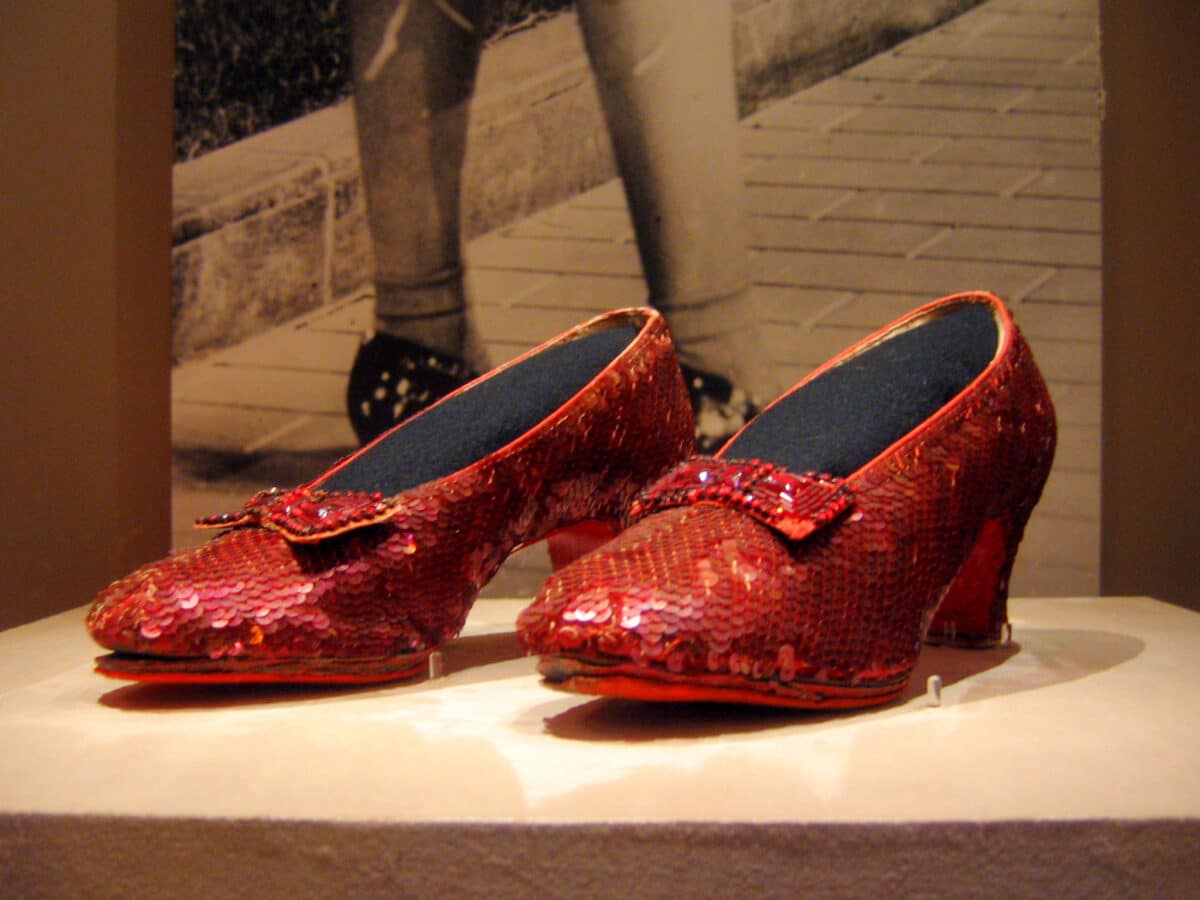 The 10 most EXPENSIVE movie PROPS of all time
