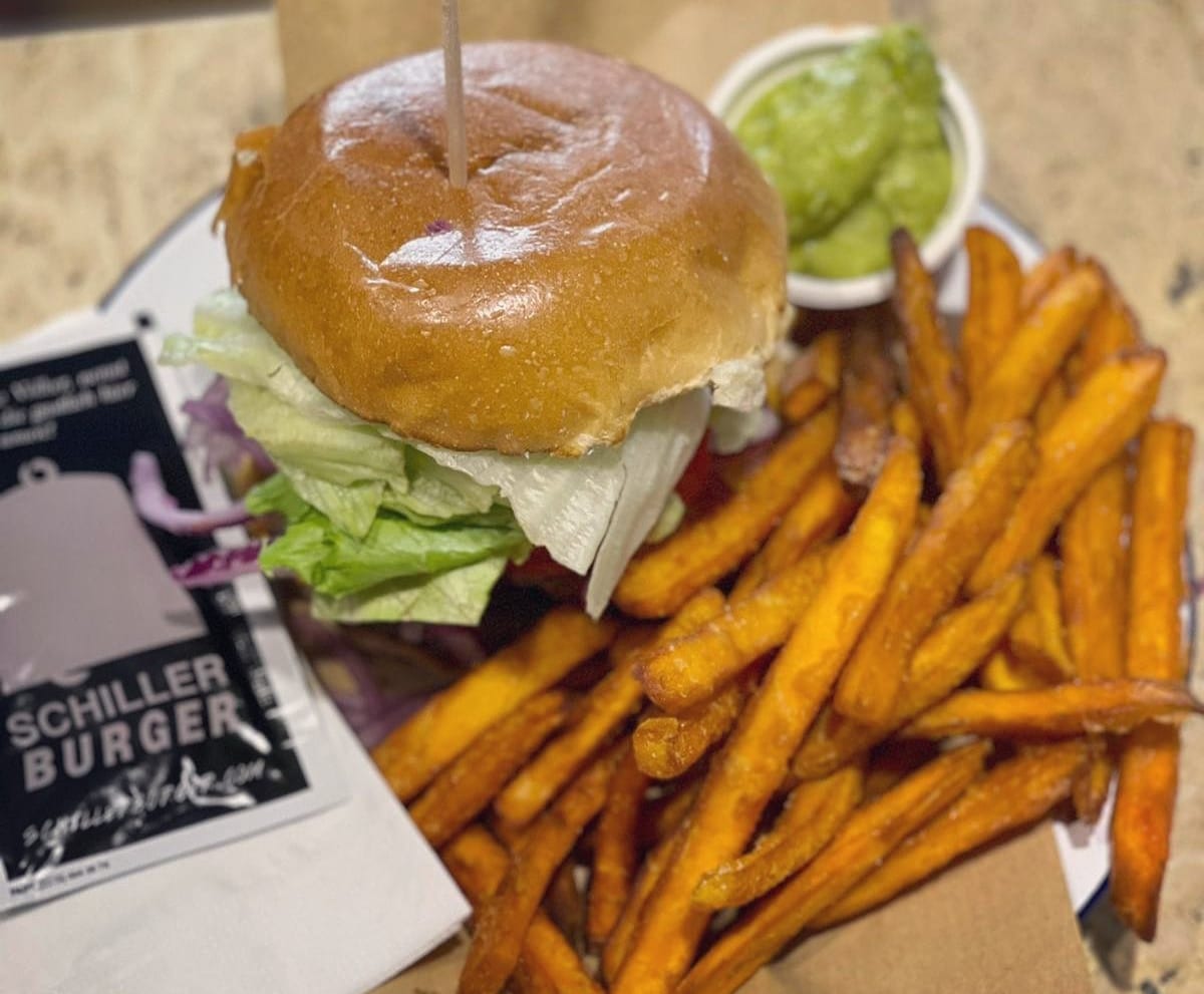 Top 10 restaurants for the BEST BURGERS in Berlin